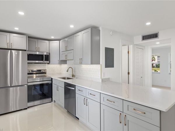 635 12th AVE S, Unit 635, NAPLES, FL 34102