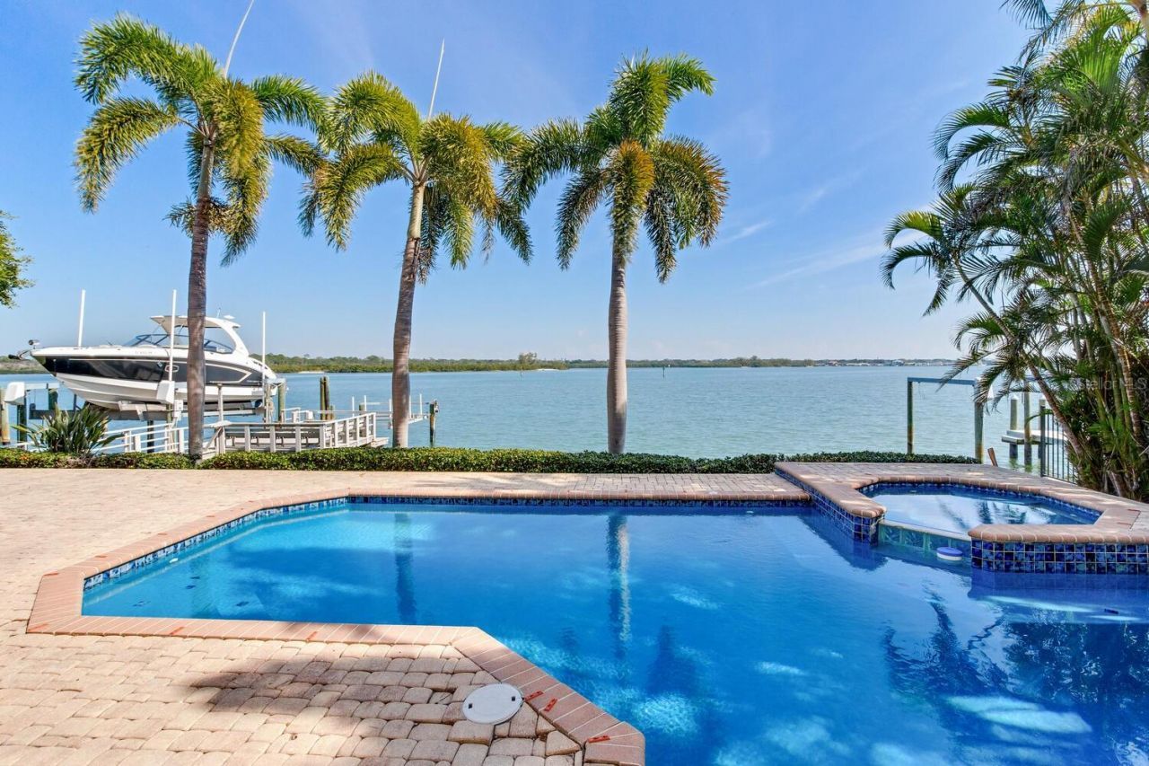 17371 Kennedy Drive, North Redington Beach, FL 33708 Photo