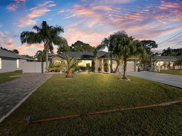 2471 SE Leithgow Street, Port Saint Lucie, FL 34952