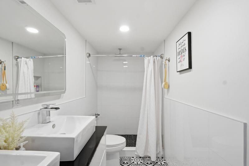 1950 S Ocean Drive, Unit 2M, Hallandale Beach, FL 33009 Photo