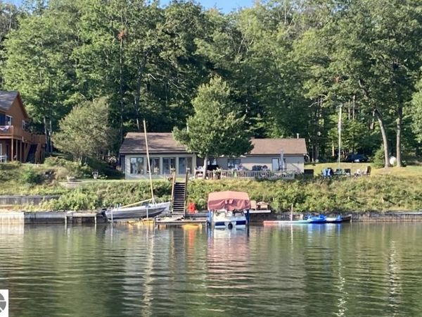 9321 Oak Drive W, Lake City, MI 49651