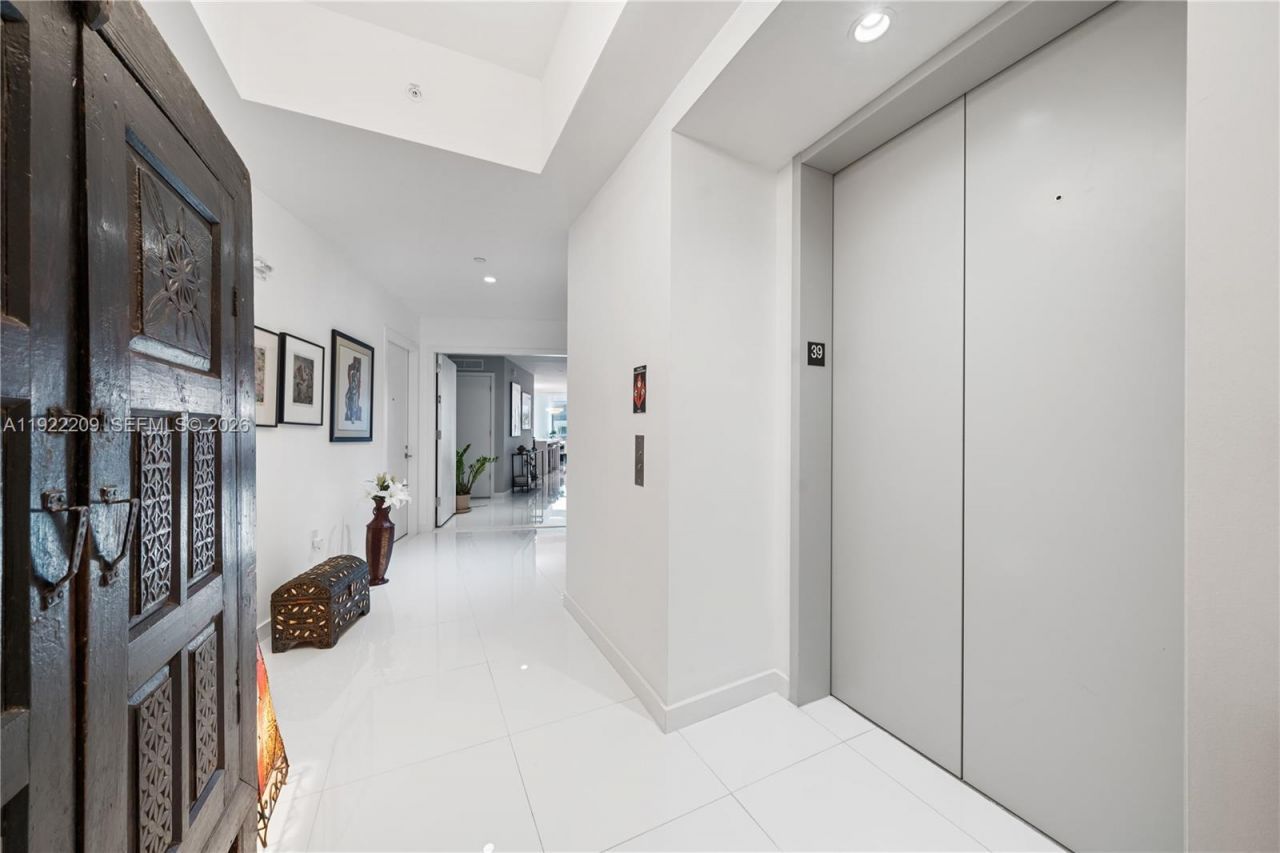 851 NE 1st Ave, Unit 3911, Miami, FL 33132 Photo