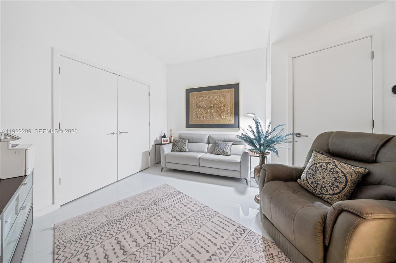 851 NE 1st Ave, Unit 3911, Miami, FL 33132 Photo