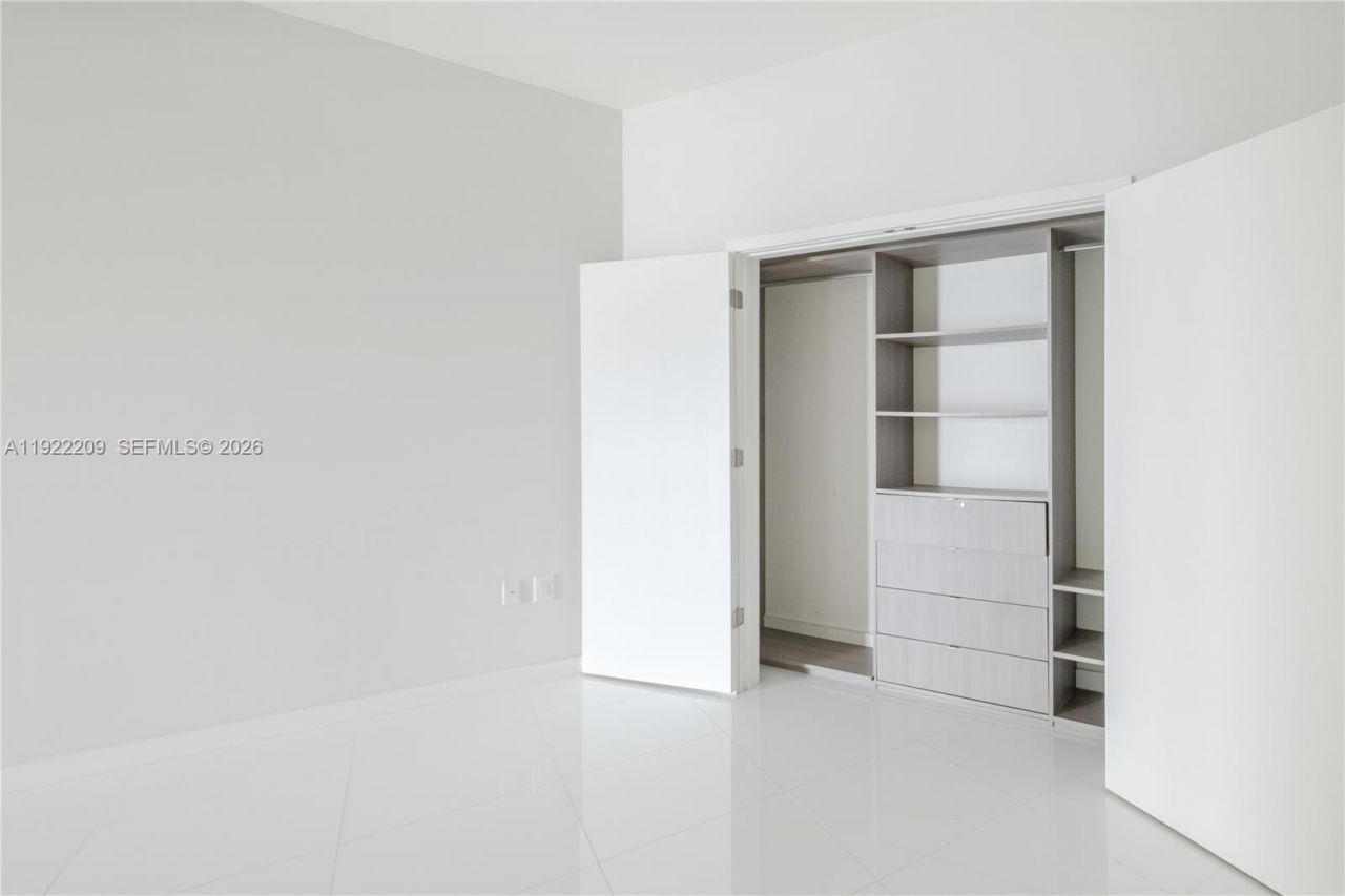 851 NE 1st Ave, Unit 3911, Miami, FL 33132 Photo