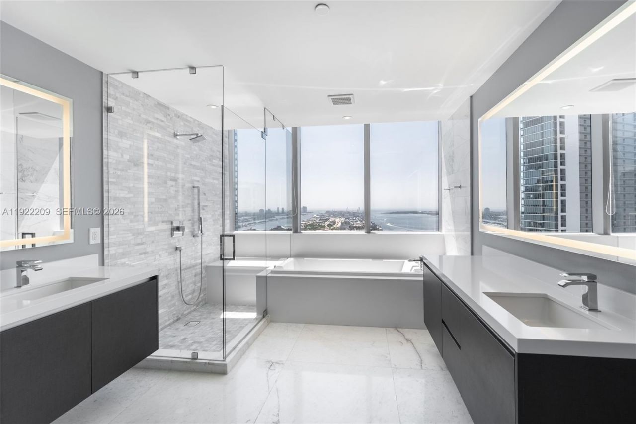 851 NE 1st Ave, Unit 3911, Miami, FL 33132 Photo