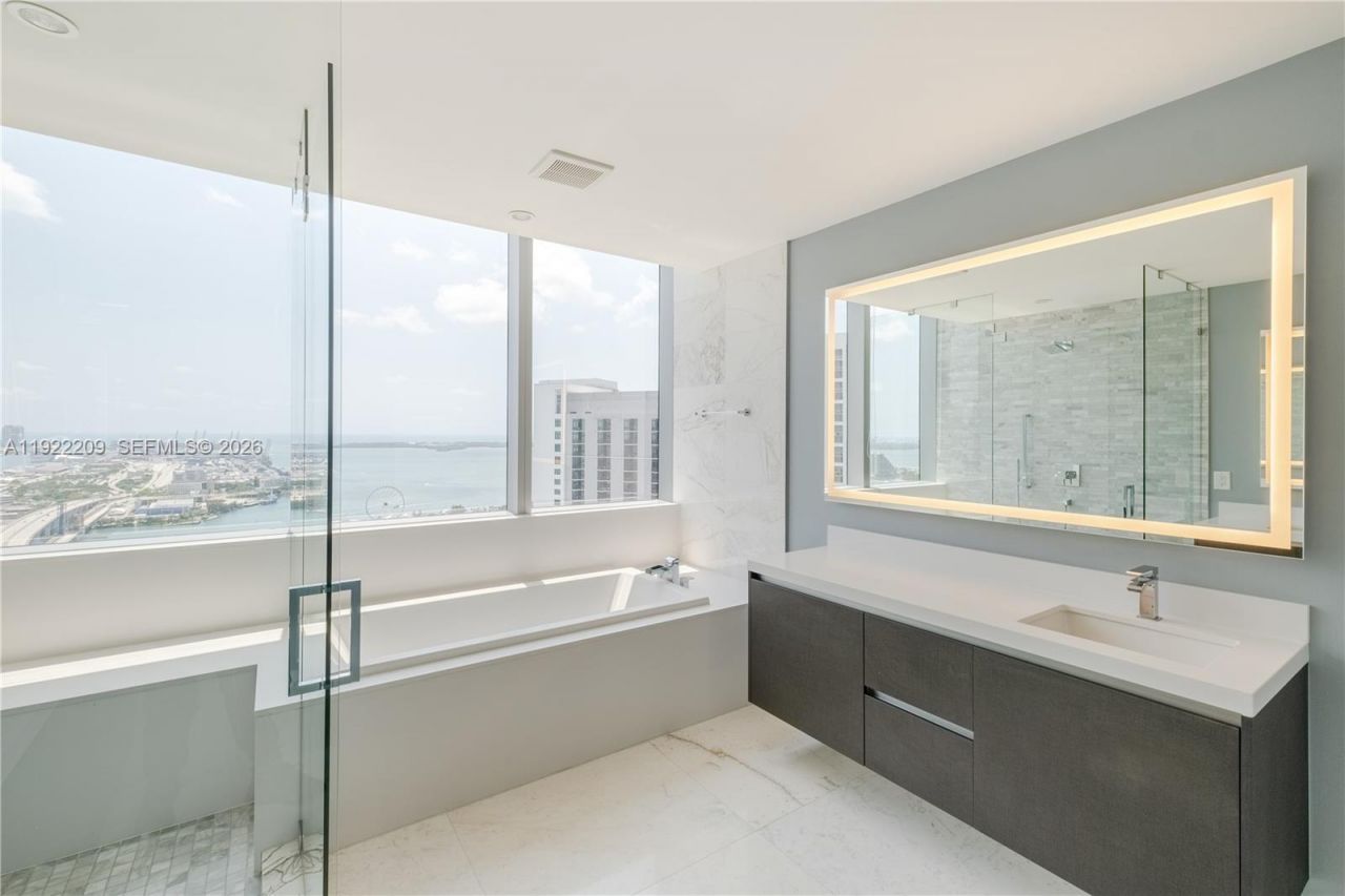 851 NE 1st Ave, Unit 3911, Miami, FL 33132 Photo