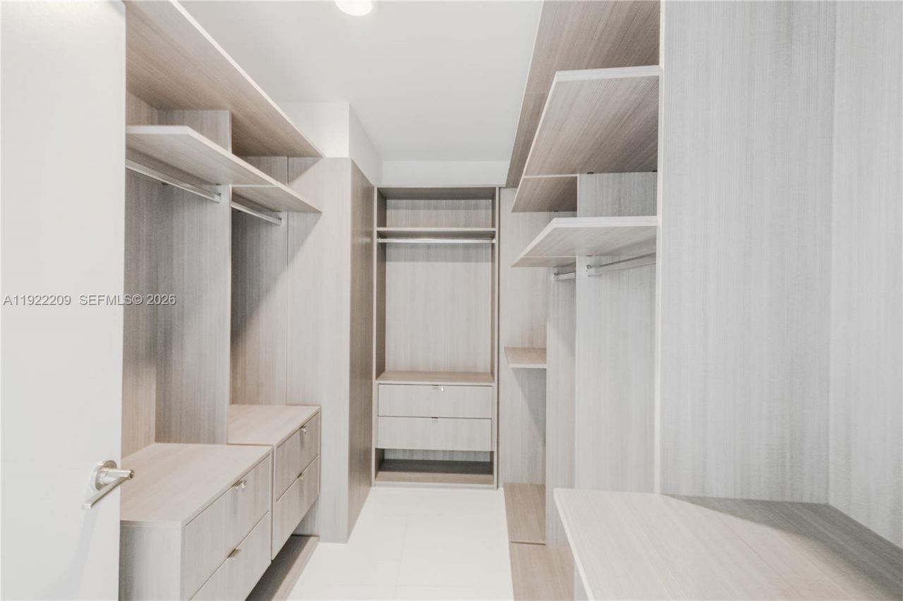 851 NE 1st Ave, Unit 3911, Miami, FL 33132 Photo