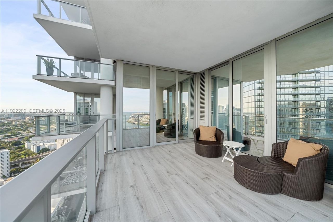 851 NE 1st Ave, Unit 3911, Miami, FL 33132 Photo