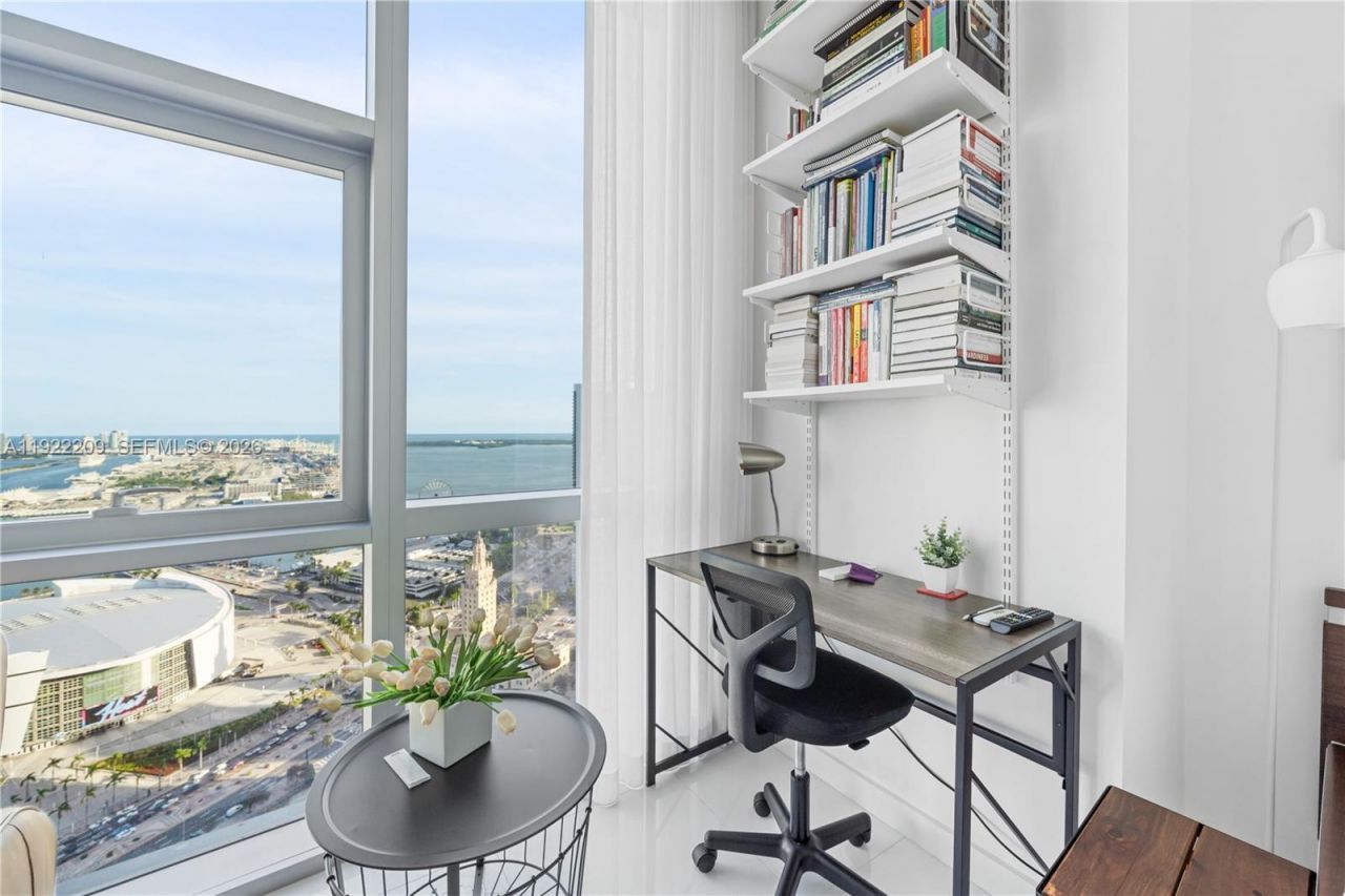 851 NE 1st Ave, Unit 3911, Miami, FL 33132 Photo