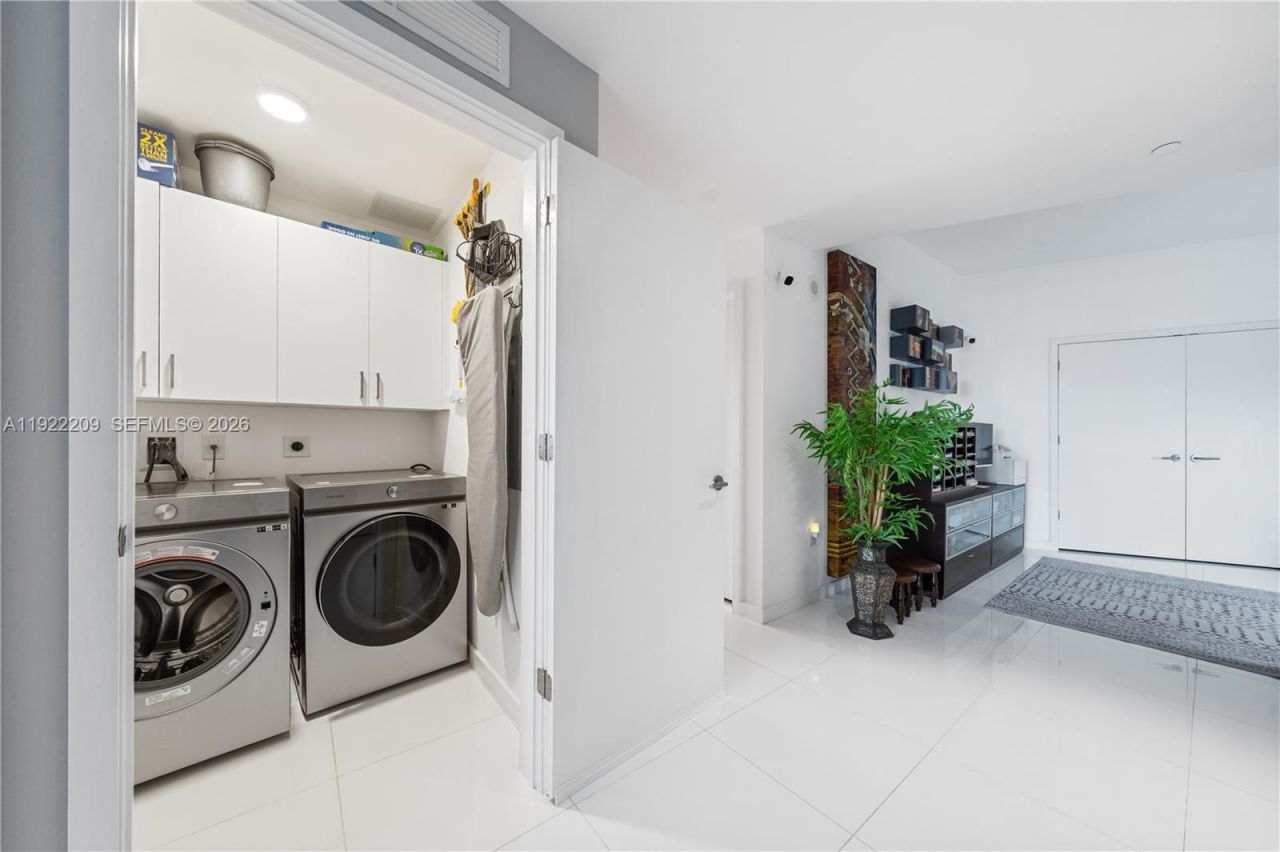 851 NE 1st Ave, Unit 3911, Miami, FL 33132 Photo