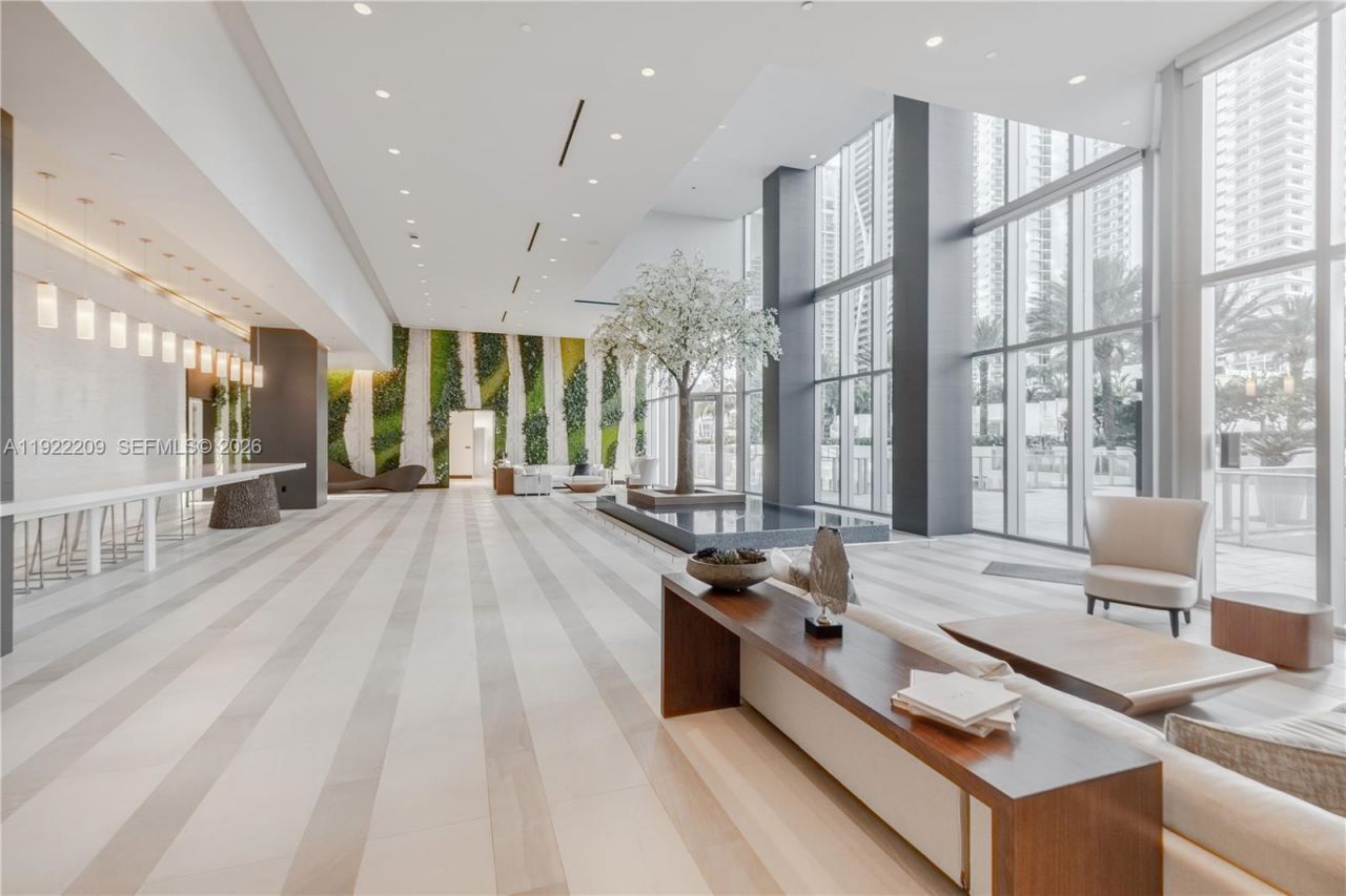 851 NE 1st Ave, Unit 3911, Miami, FL 33132 Photo