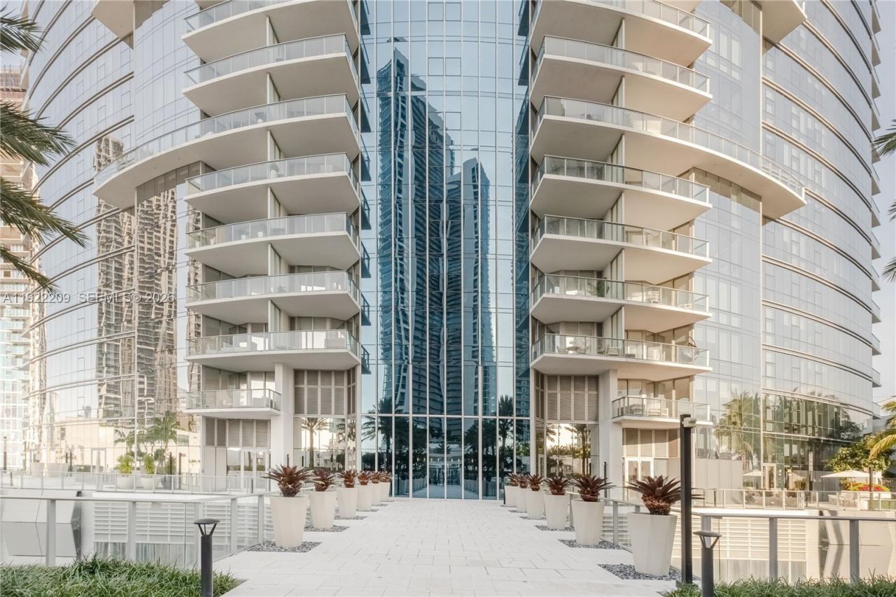 851 NE 1st Ave, Unit 3911, Miami, FL 33132 Photo