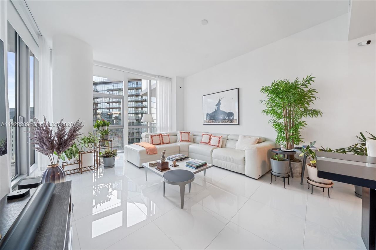 851 NE 1st Ave, Unit 3911, Miami, FL 33132 Photo