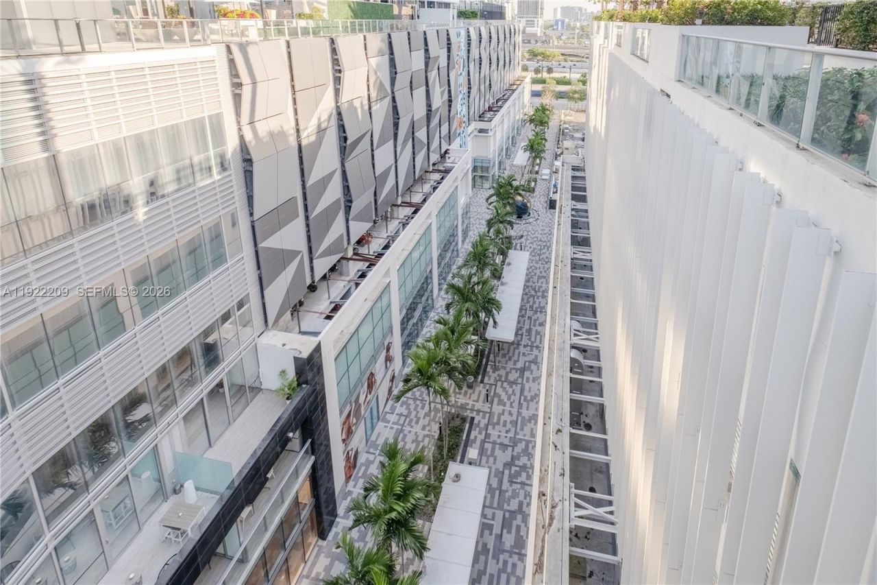 851 NE 1st Ave, Unit 3911, Miami, FL 33132 Photo