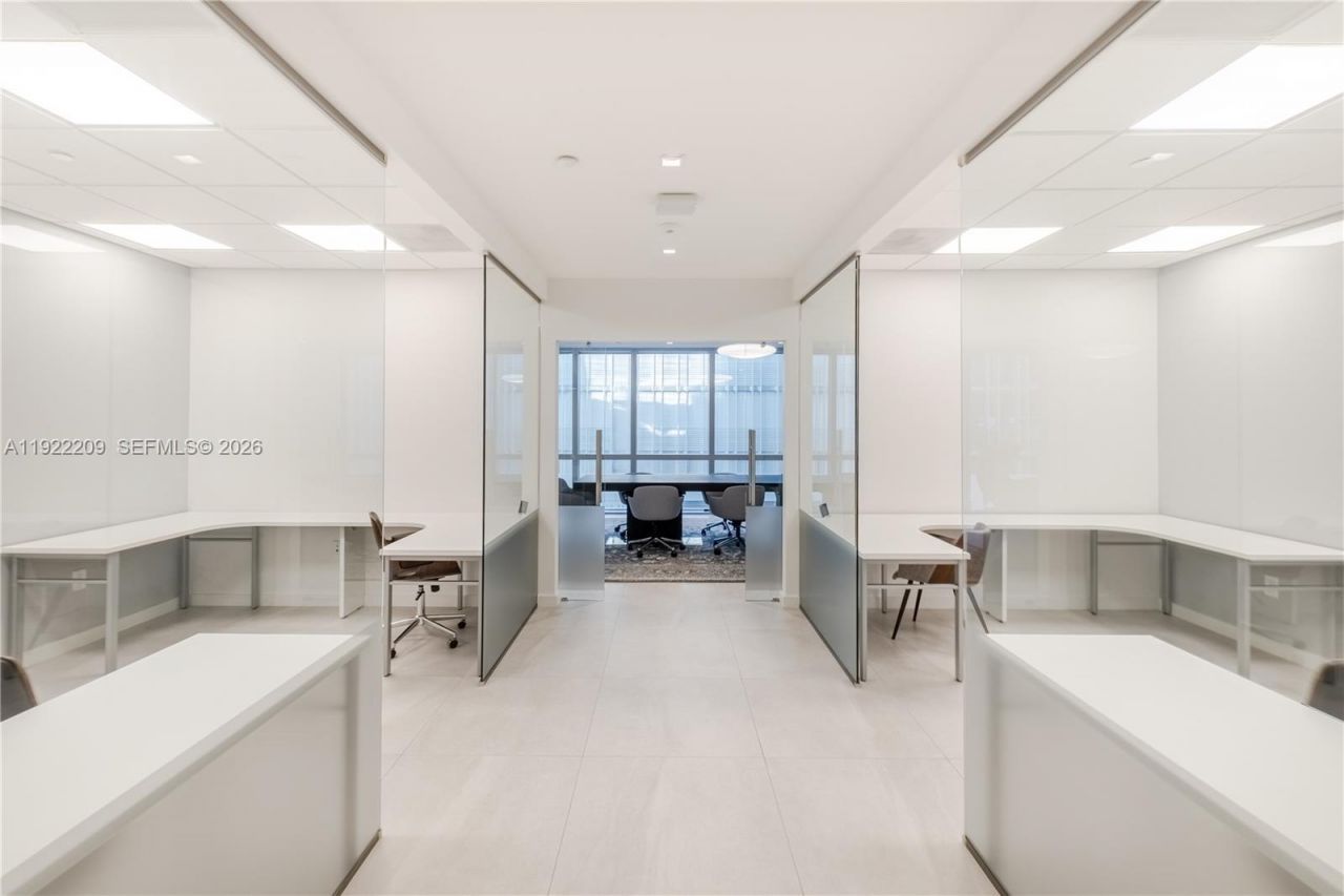 851 NE 1st Ave, Unit 3911, Miami, FL 33132 Photo