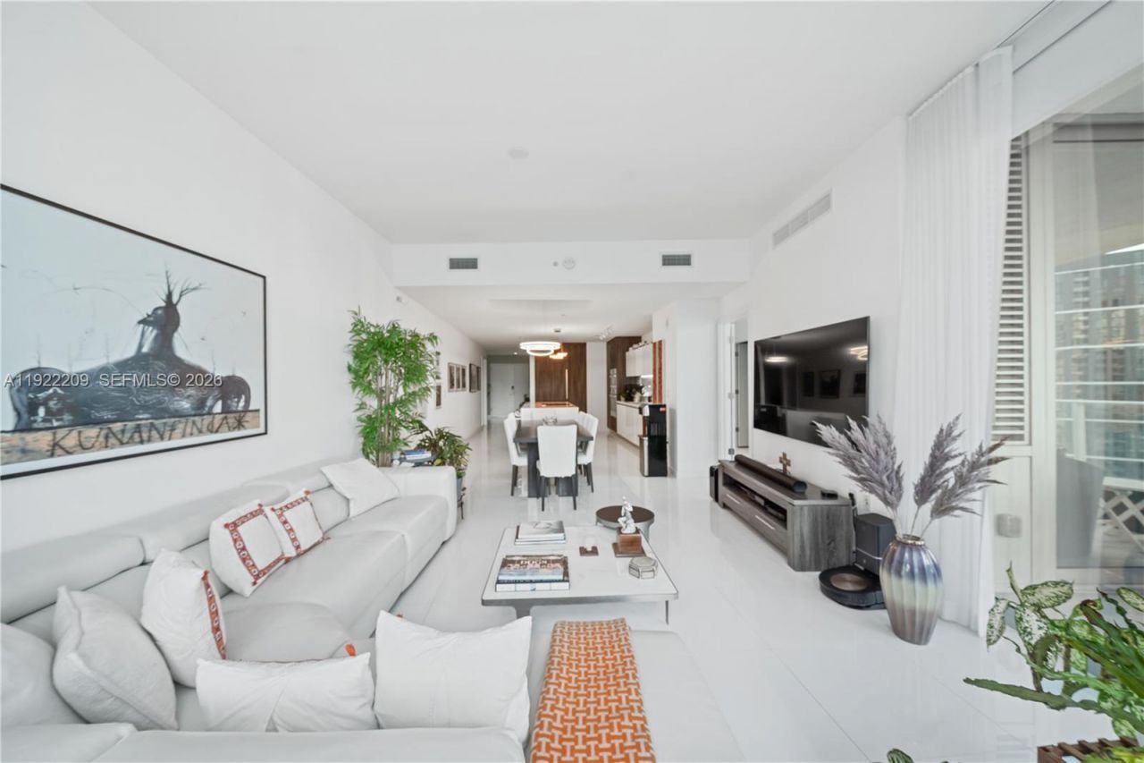 851 NE 1st Ave, Unit 3911, Miami, FL 33132 Photo