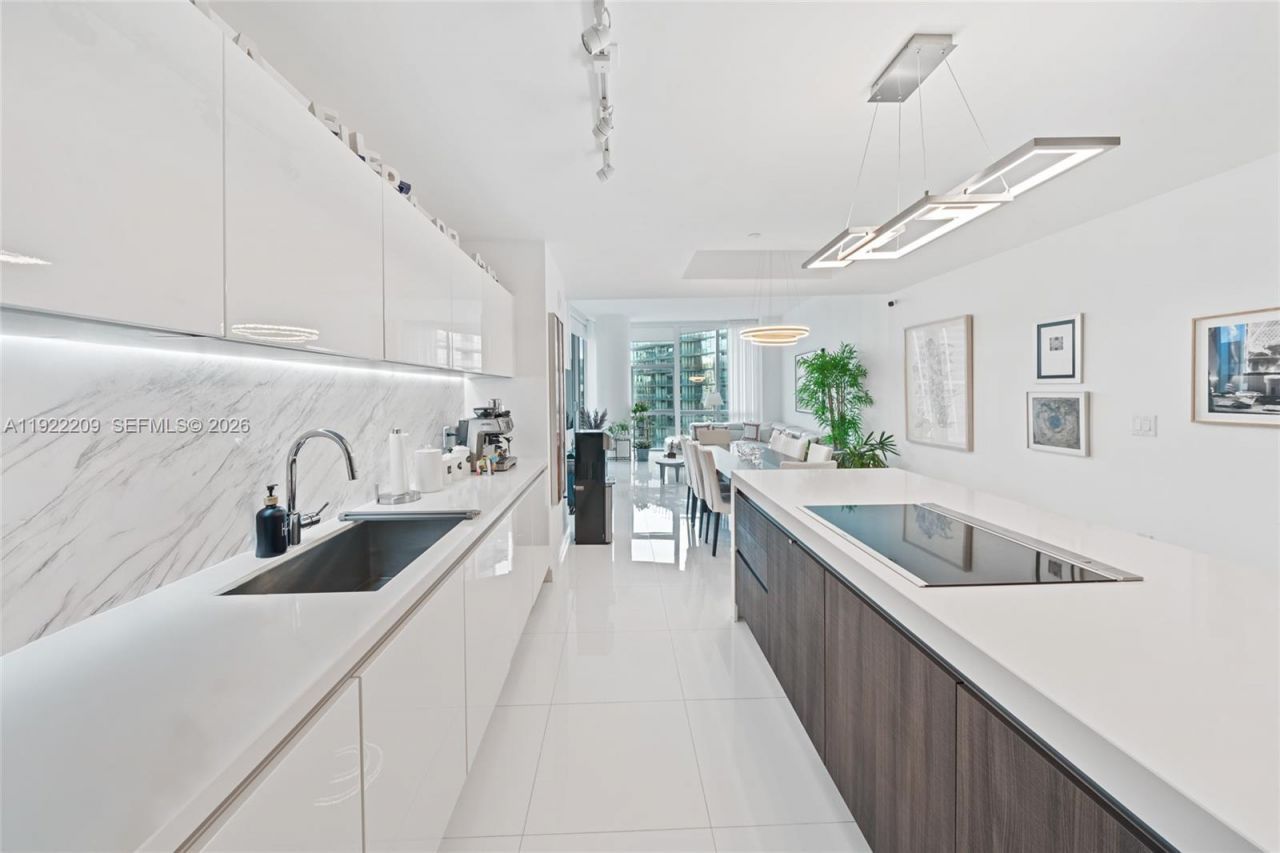 851 NE 1st Ave, Unit 3911, Miami, FL 33132 Photo