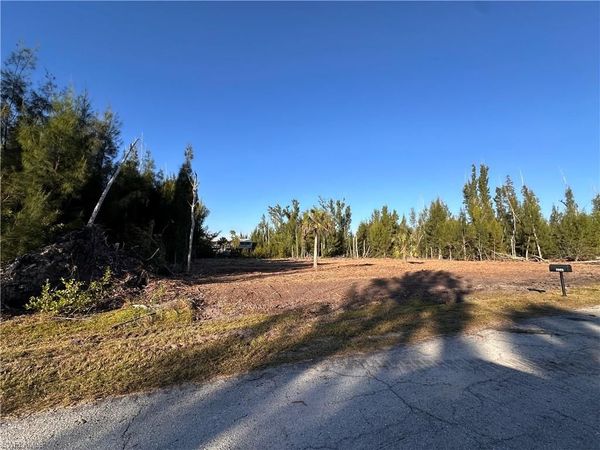 3504 Mango ST , ST. JAMES CITY, FL 33956