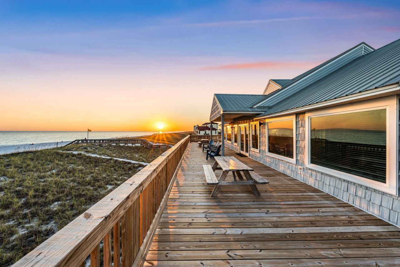 8123 Gulf Boulevard, Navarre, FL 32566 Main Photo