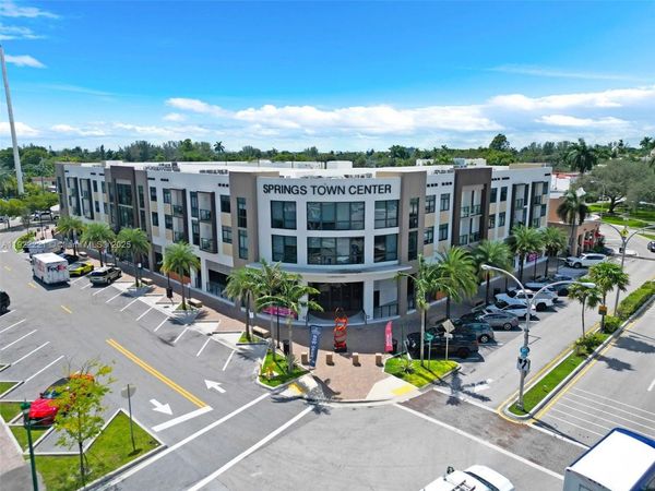 1 Curtiss Pkwy, Unit 317, Miami Springs, FL 33166