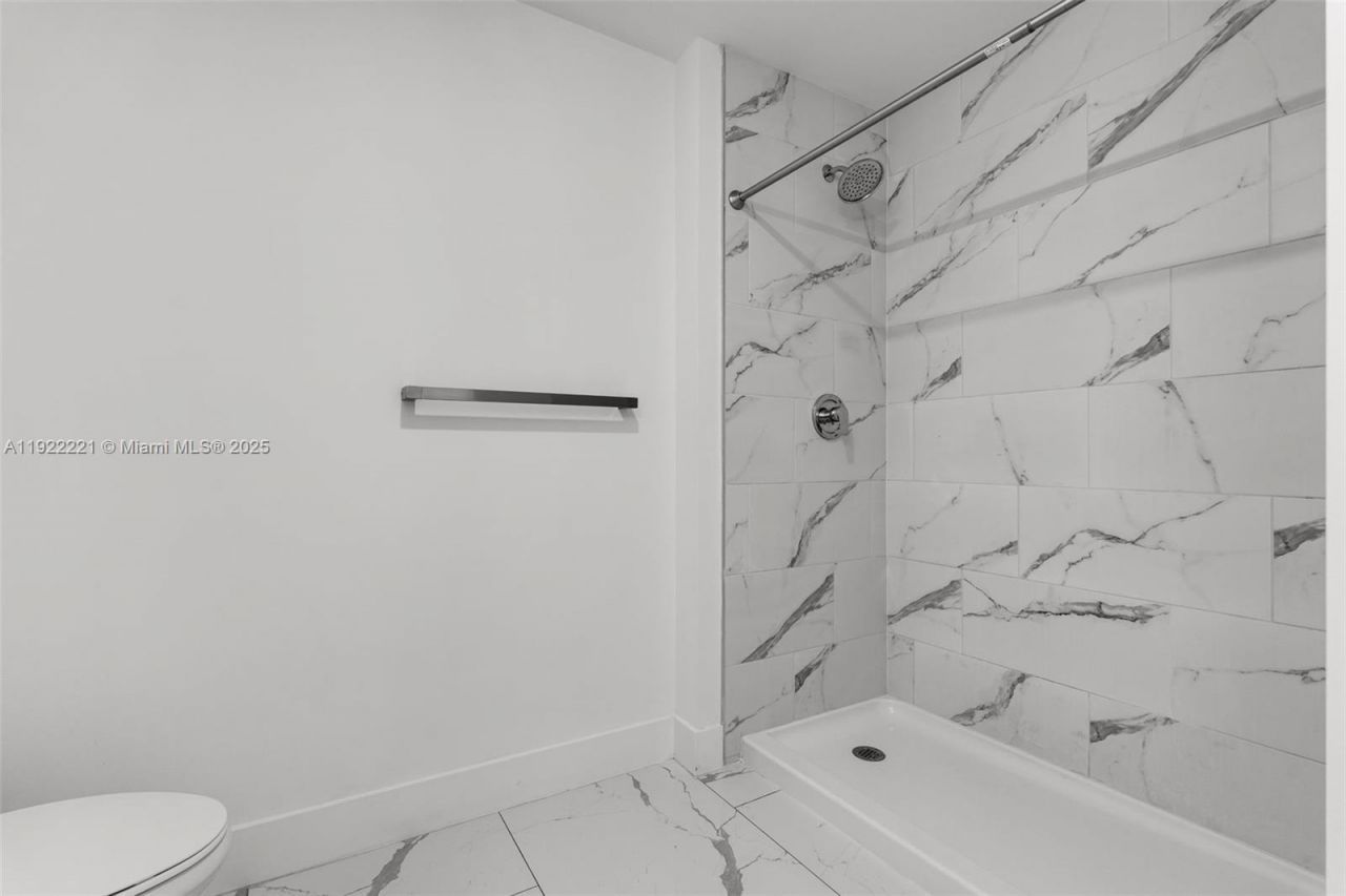 1 Curtiss Pkwy, Unit 317, Miami Springs, FL 33166 Photo