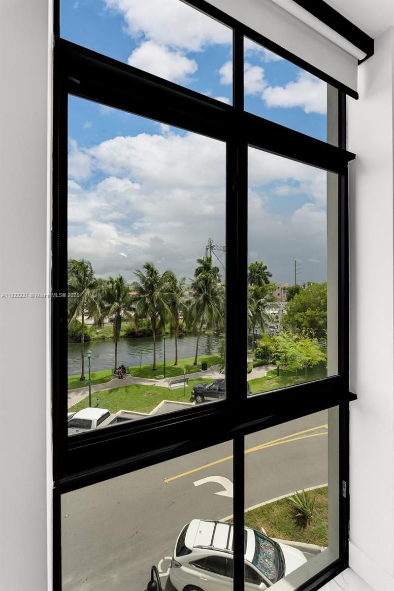 1 Curtiss Pkwy, Unit 317, Miami Springs, FL 33166 Photo