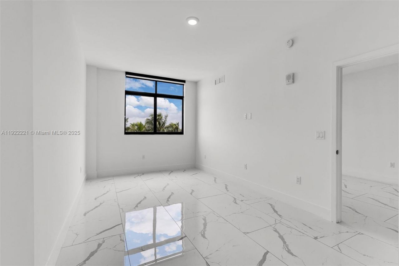 1 Curtiss Pkwy, Unit 317, Miami Springs, FL 33166 Photo