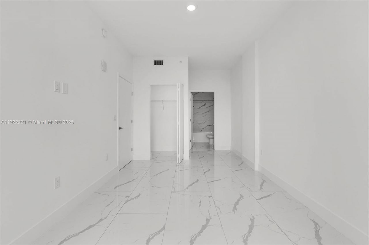 1 Curtiss Pkwy, Unit 317, Miami Springs, FL 33166 Photo