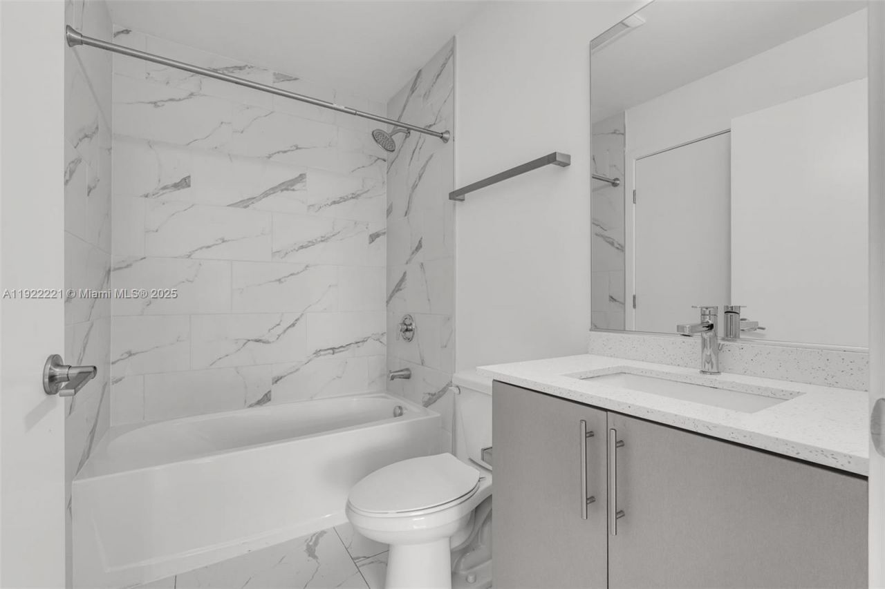 1 Curtiss Pkwy, Unit 317, Miami Springs, FL 33166 Photo