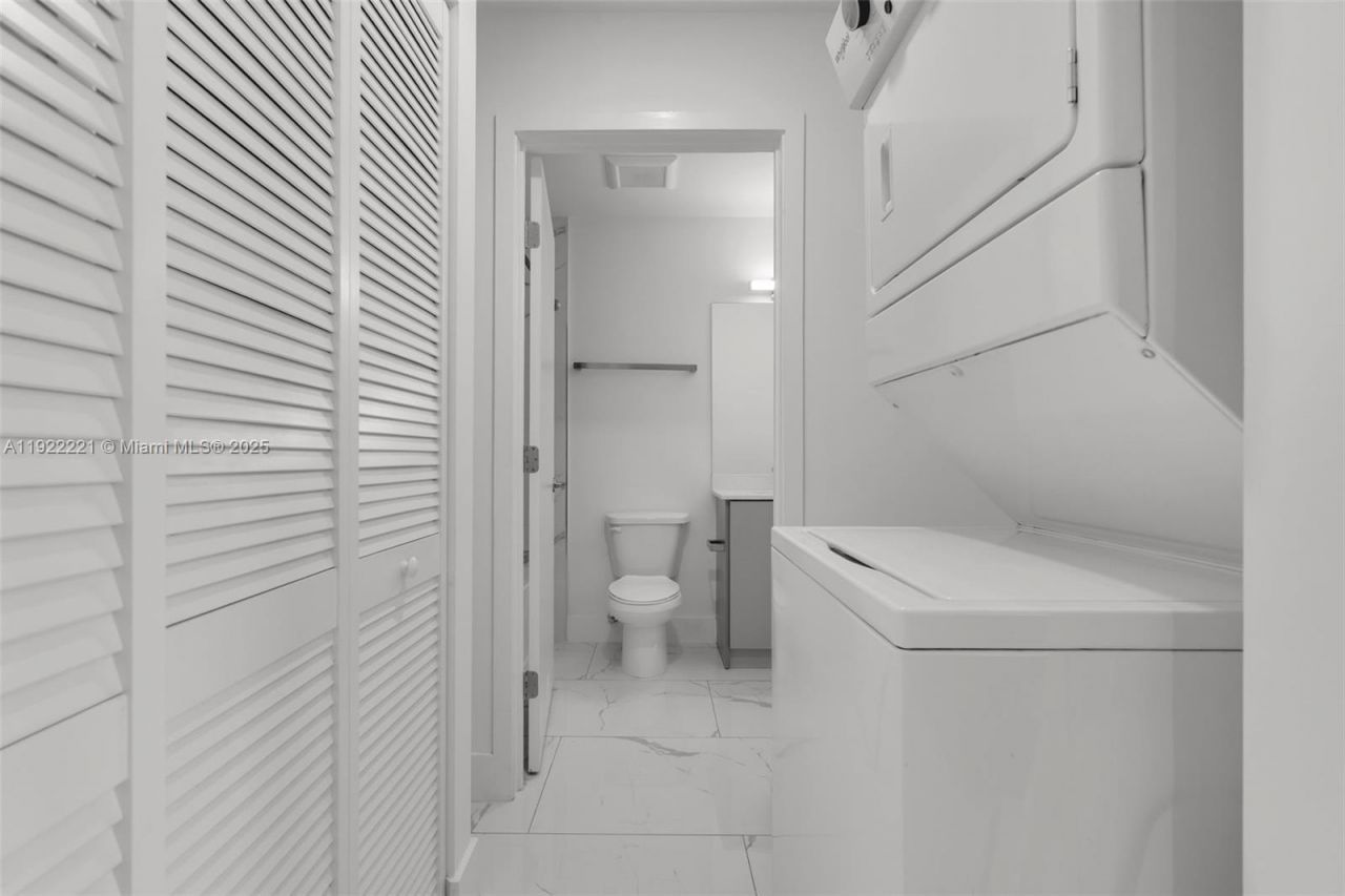 1 Curtiss Pkwy, Unit 317, Miami Springs, FL 33166 Photo