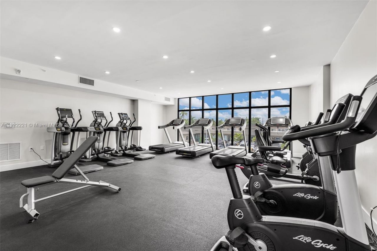 1 Curtiss Pkwy, Unit 317, Miami Springs, FL 33166 Photo