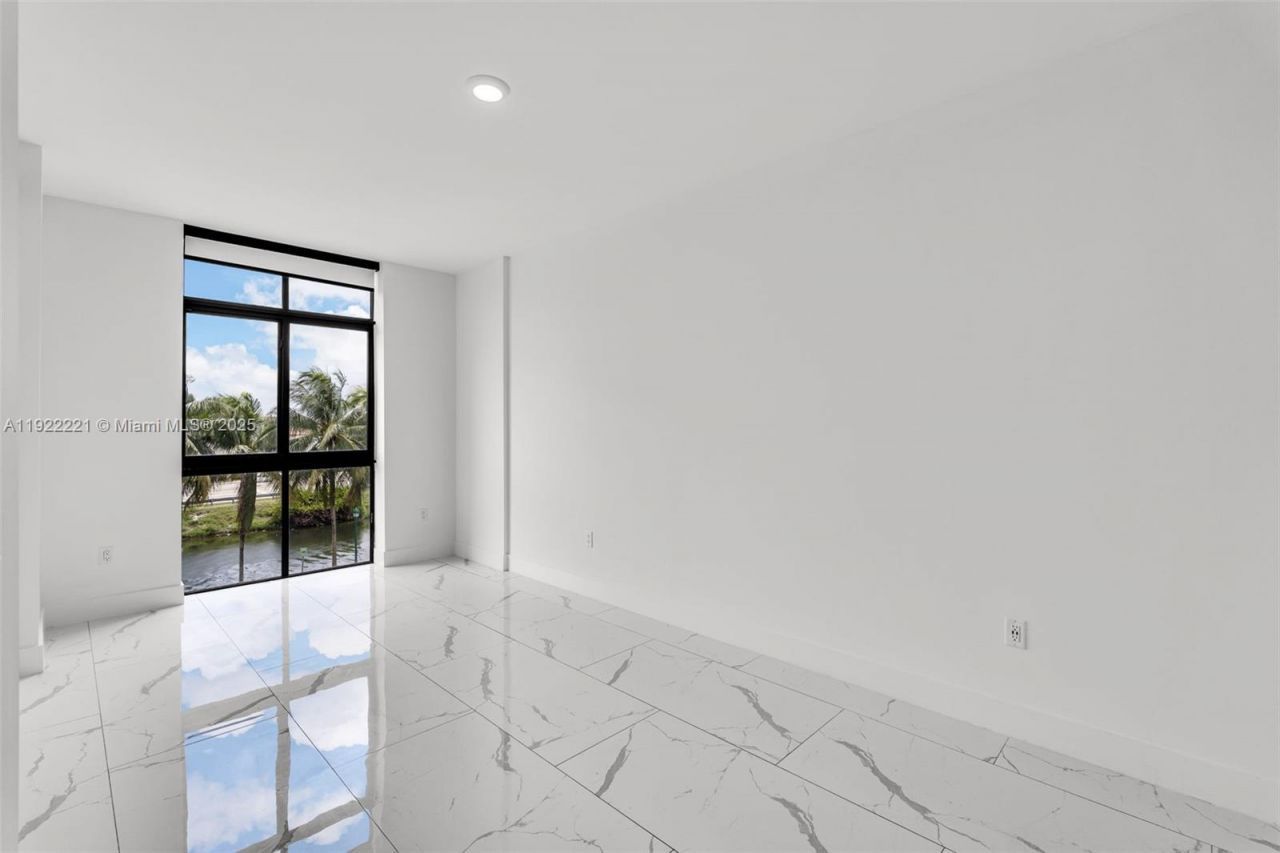 1 Curtiss Pkwy, Unit 317, Miami Springs, FL 33166 Photo
