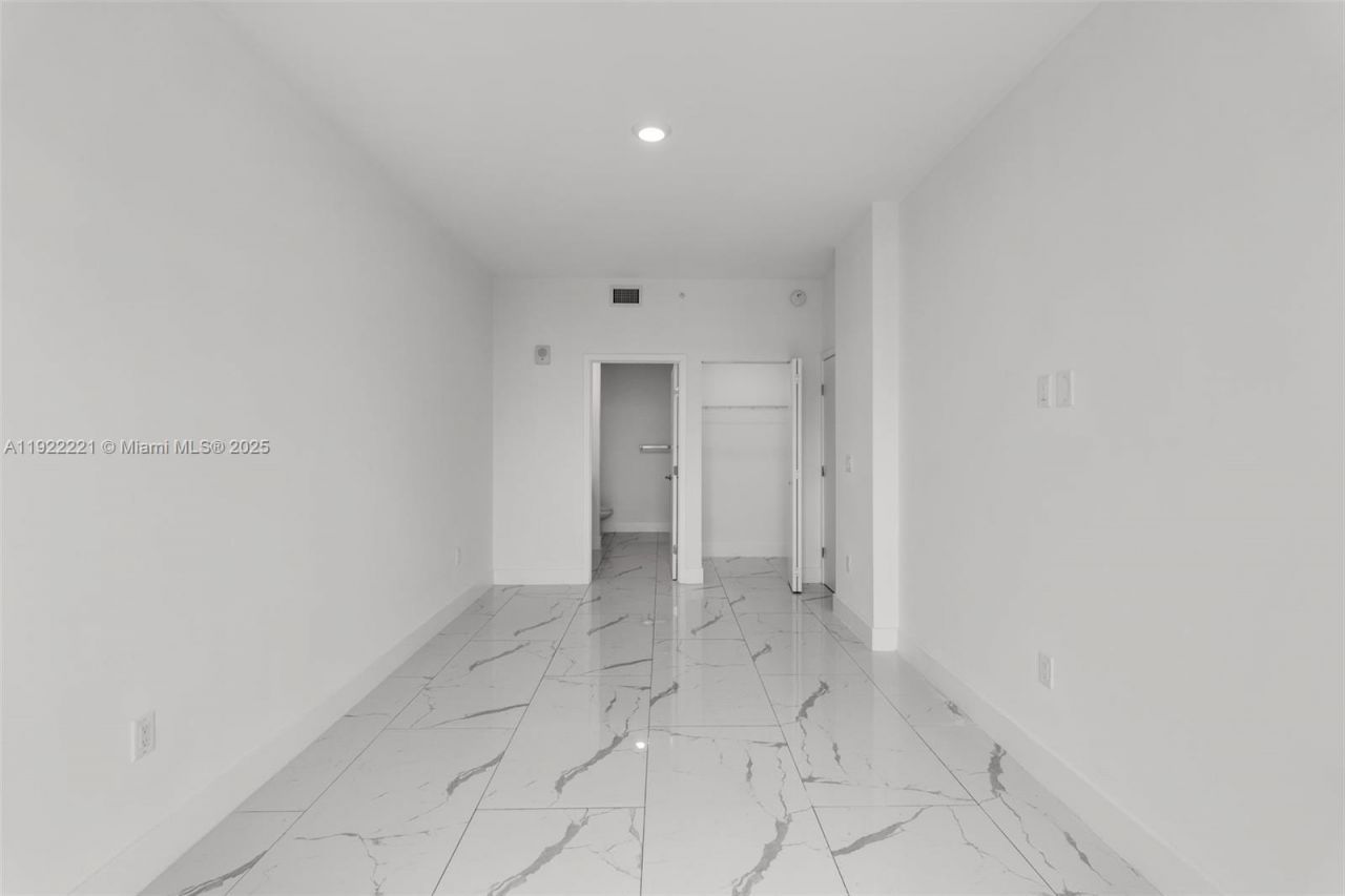 1 Curtiss Pkwy, Unit 317, Miami Springs, FL 33166 Photo