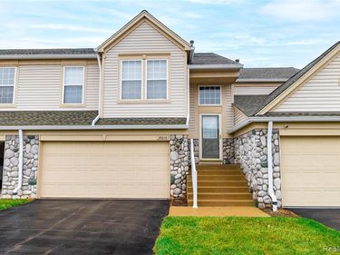 26616 Kirkway Circle, Woodhaven, MI 48183