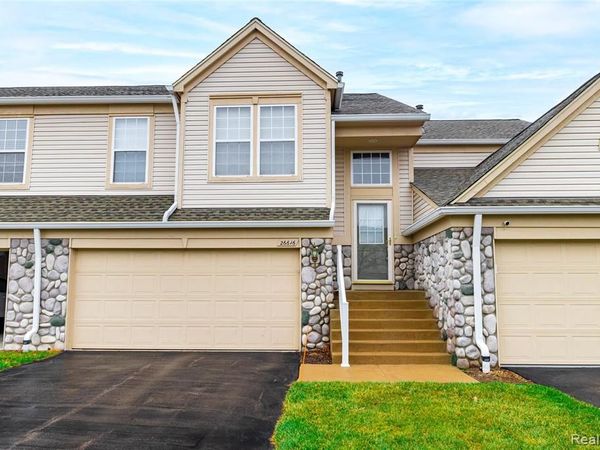 26616 Kirkway Circle, Woodhaven, MI 48183