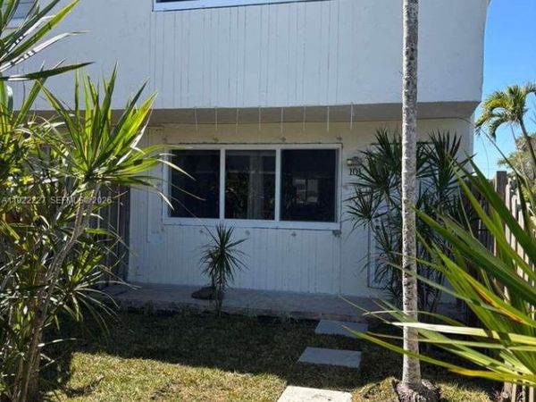 1480 NE 151st St, Unit 101, Miami, FL 33162