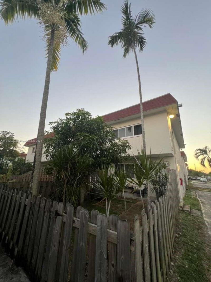 1480 NE 151st St, Unit 101, Miami, FL 33162 Photo