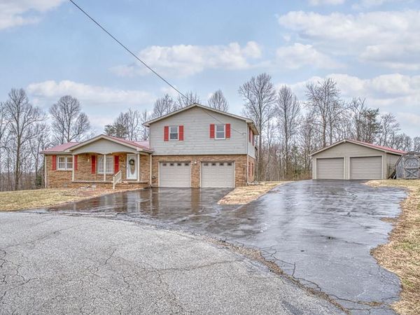 220 Minnie Ave., Monterey, TN 38574
