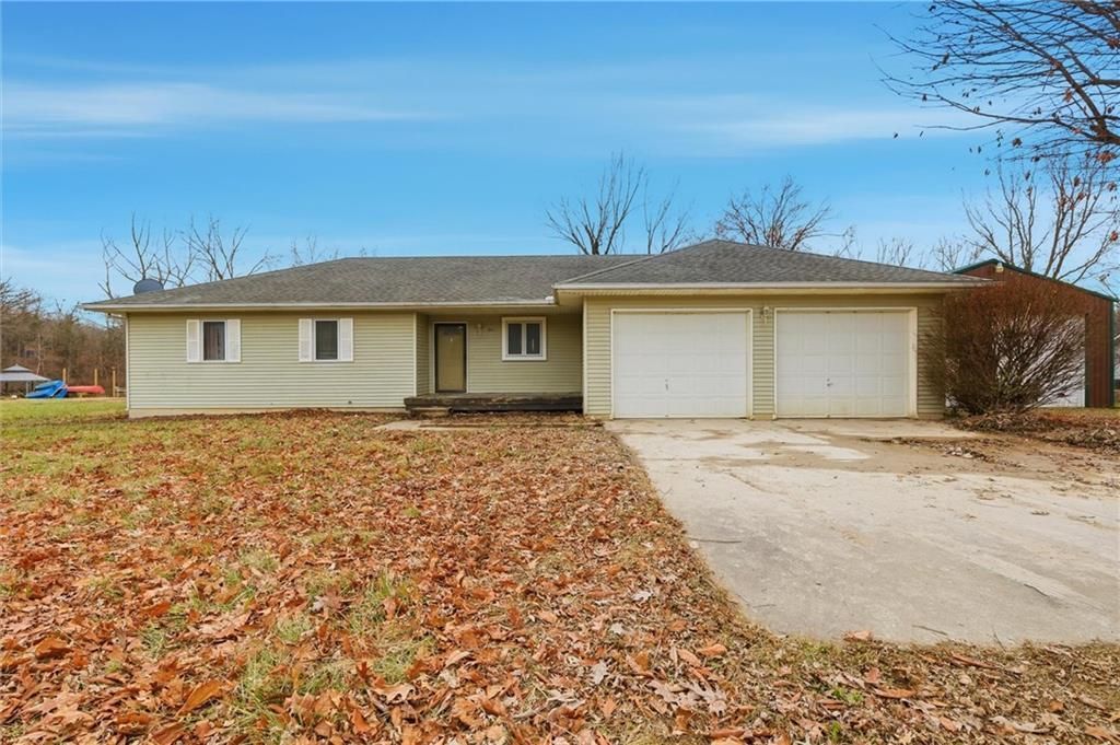 15035 S Beachfront Drive, Excelsior Springs, MO 64024 Main Photo