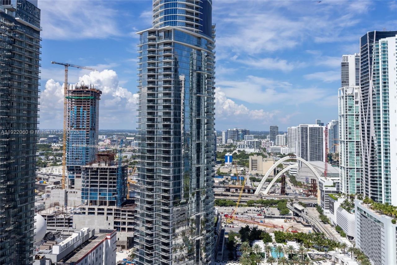 159 NE 6th St, Unit 3209, Miami, FL 33132 Photo