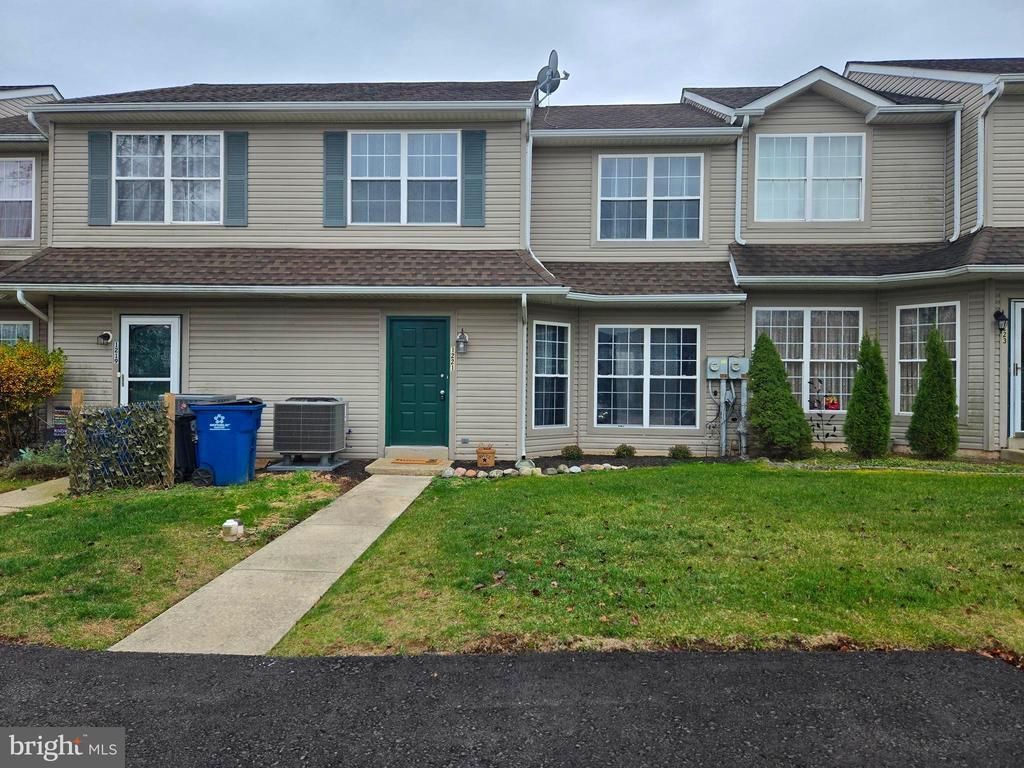 1221 Garden Court, Quakertown, PA 18951 Main Photo