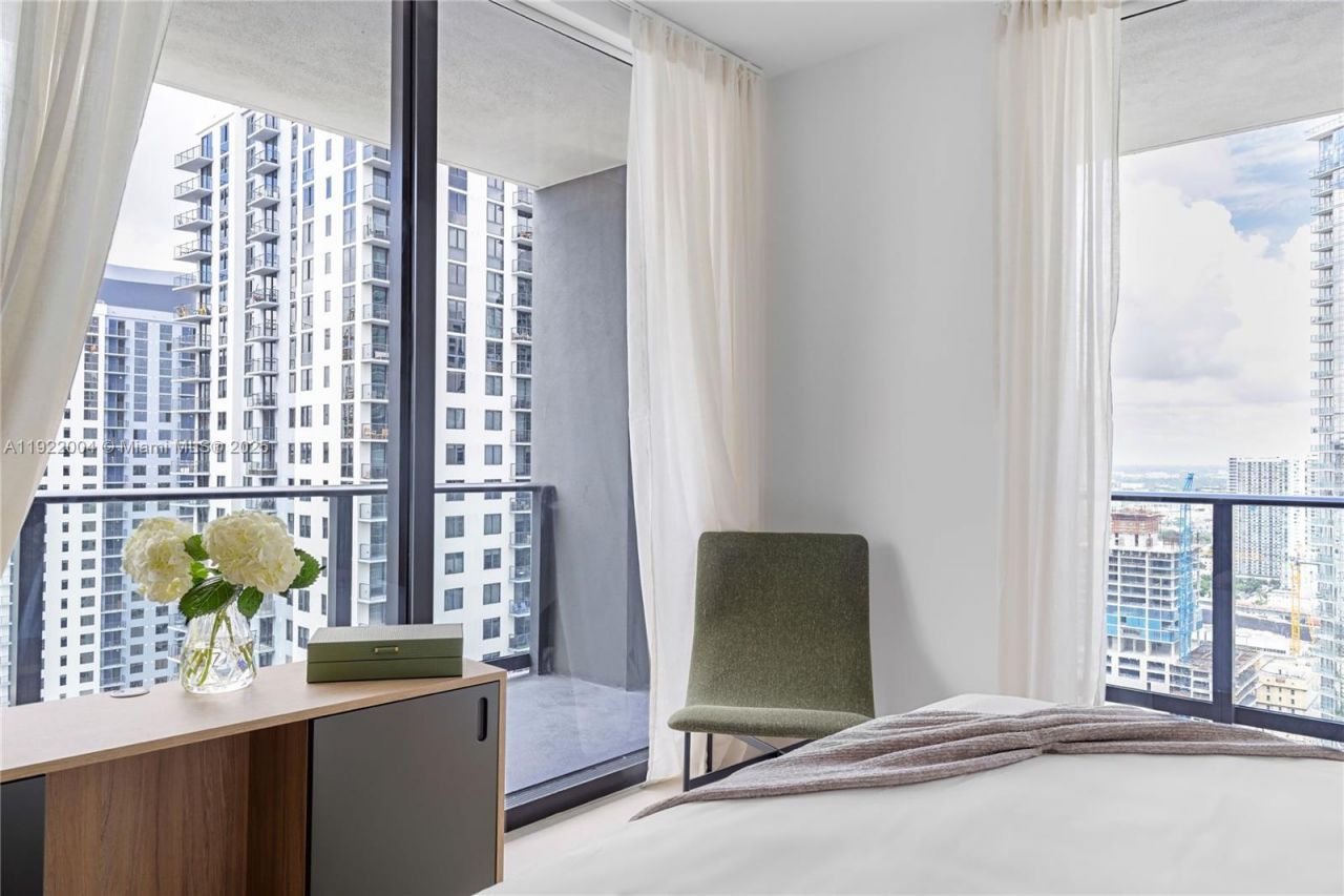 159 NE 6th St, Unit 3002, Miami, FL 33132 Photo