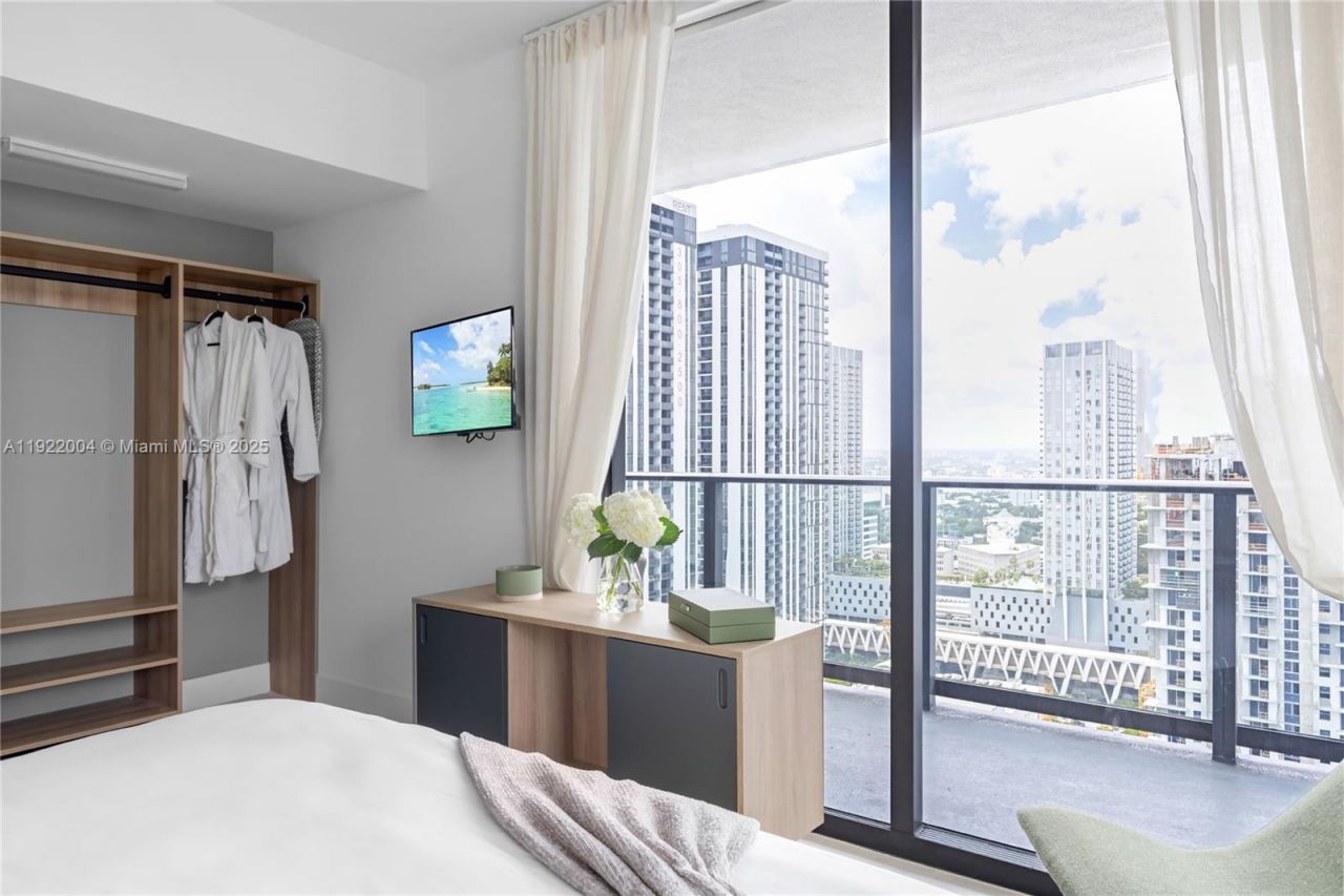 159 NE 6th St, Unit 3002, Miami, FL 33132 Photo