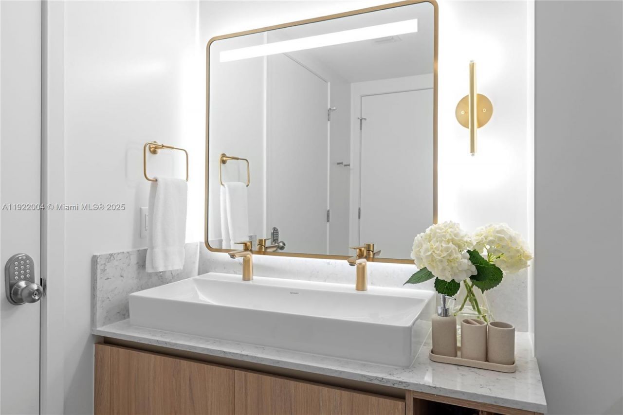 159 NE 6th St, Unit 3002, Miami, FL 33132 Photo