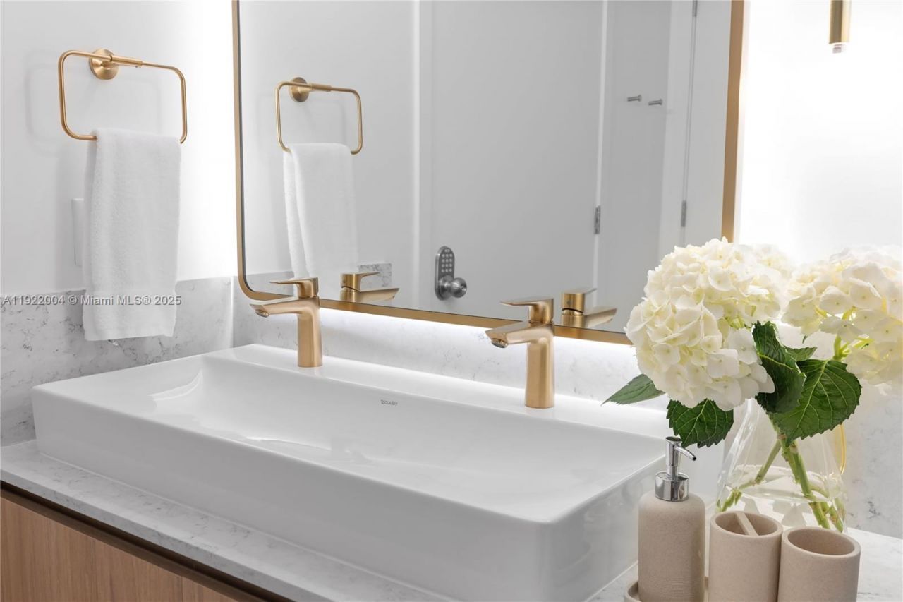 159 NE 6th St, Unit 3002, Miami, FL 33132 Photo