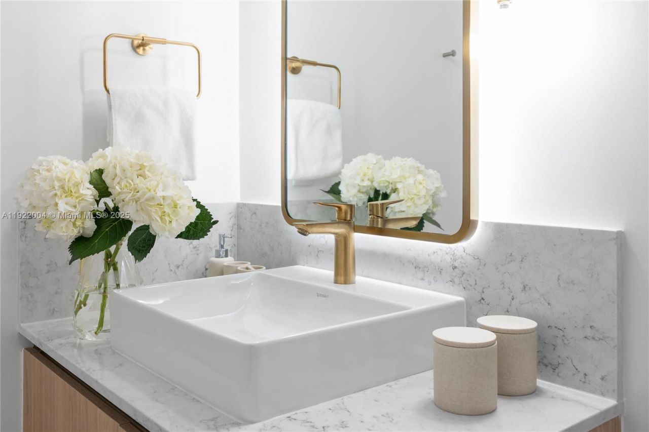 159 NE 6th St, Unit 3002, Miami, FL 33132 Photo