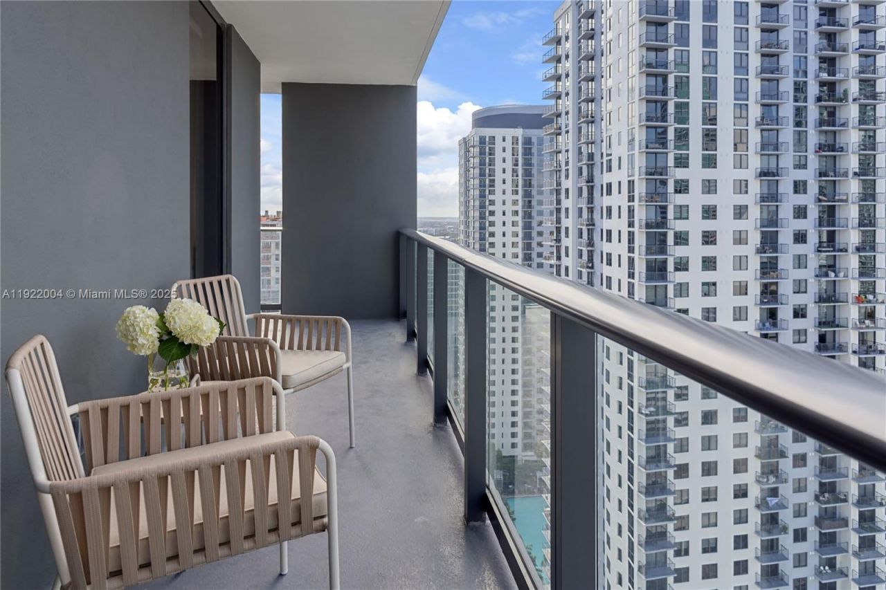 159 NE 6th St, Unit 3002, Miami, FL 33132 Photo