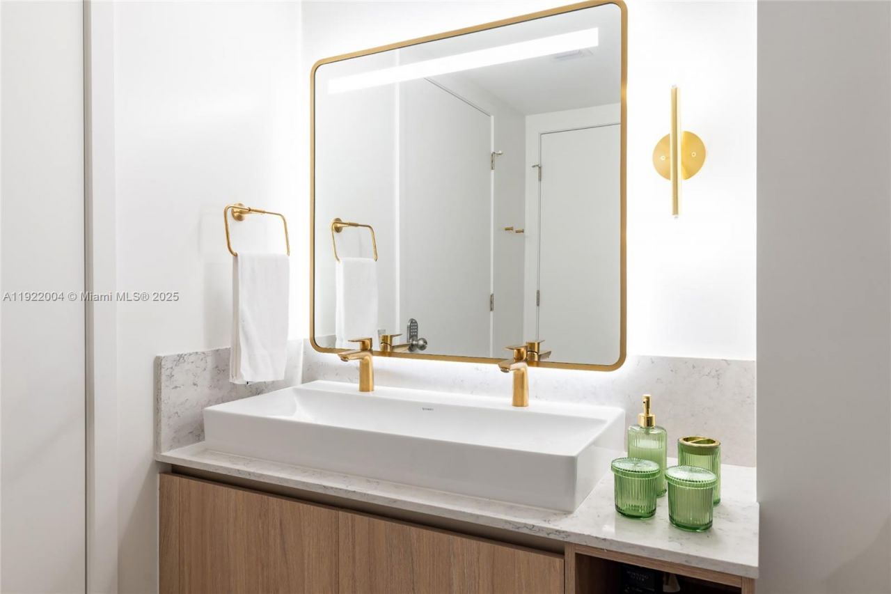 159 NE 6th St, Unit 3002, Miami, FL 33132 Photo