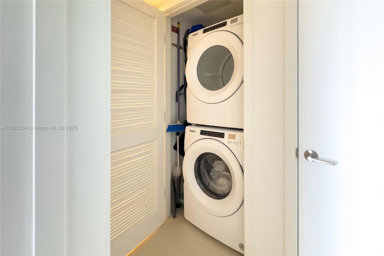 159 NE 6th St, Unit 3002, Miami, FL 33132 Photo