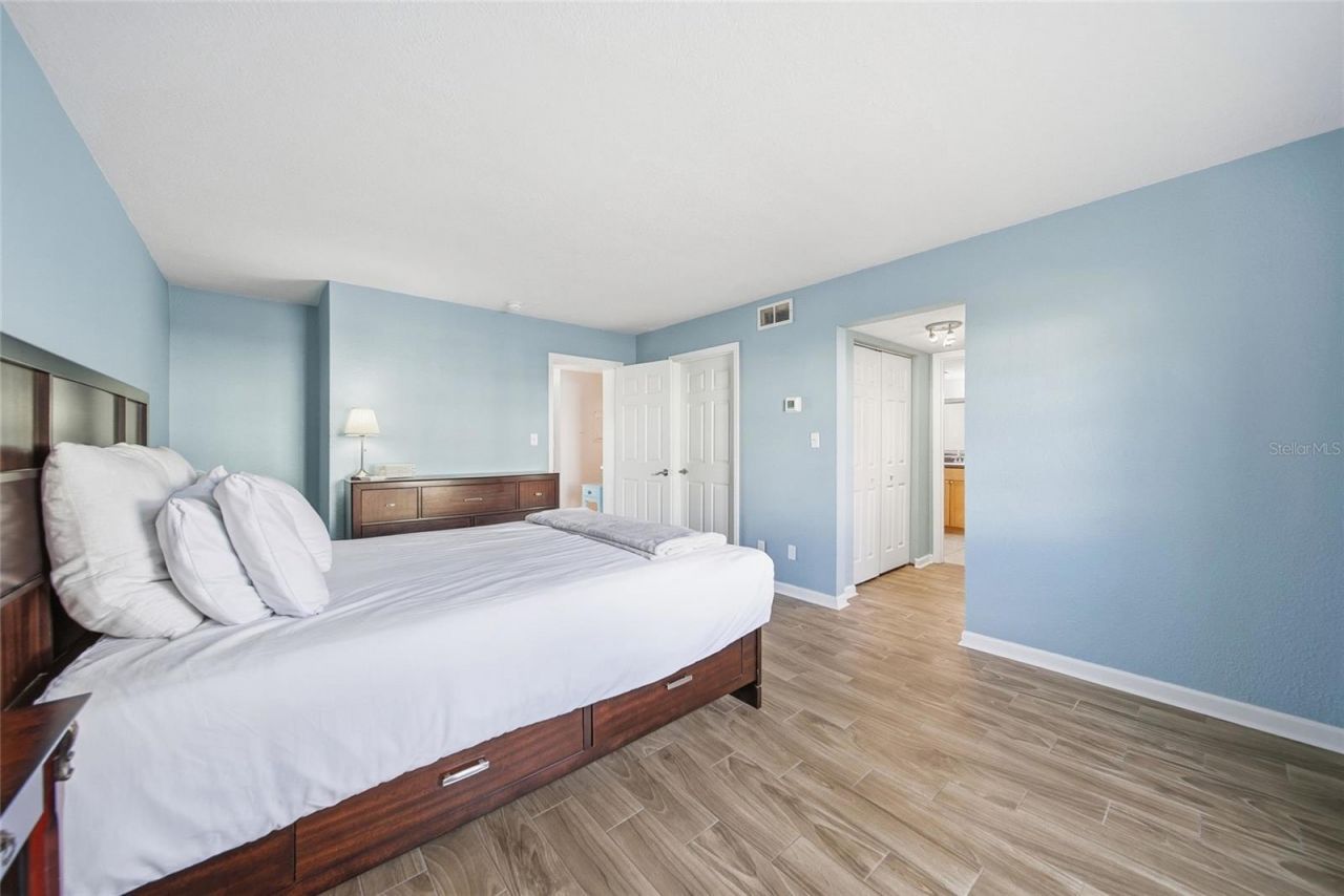 220 Pompano Drive Se, Unit D, Saint Petersburg, FL 33705 Photo